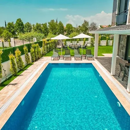 Villa 8 Sleeps Modern Designed Private Pool Luxury - Awz 315 *